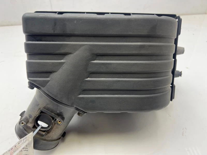 Caja de carcasa de filtro de aire OEM 2003-2005 Lincoln Aviator Foto 2 de 4