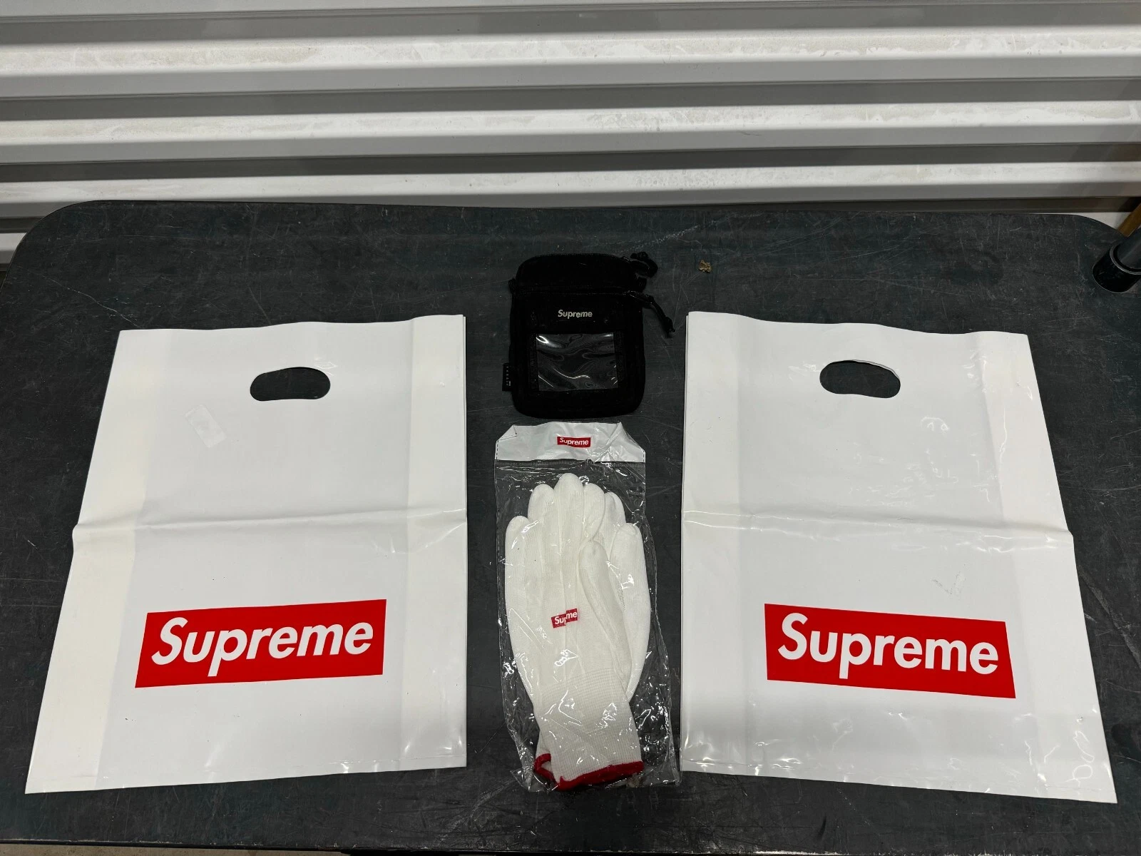 Neuf   Gants caoutchoutés Supreme FW20 A60 blanc O/S