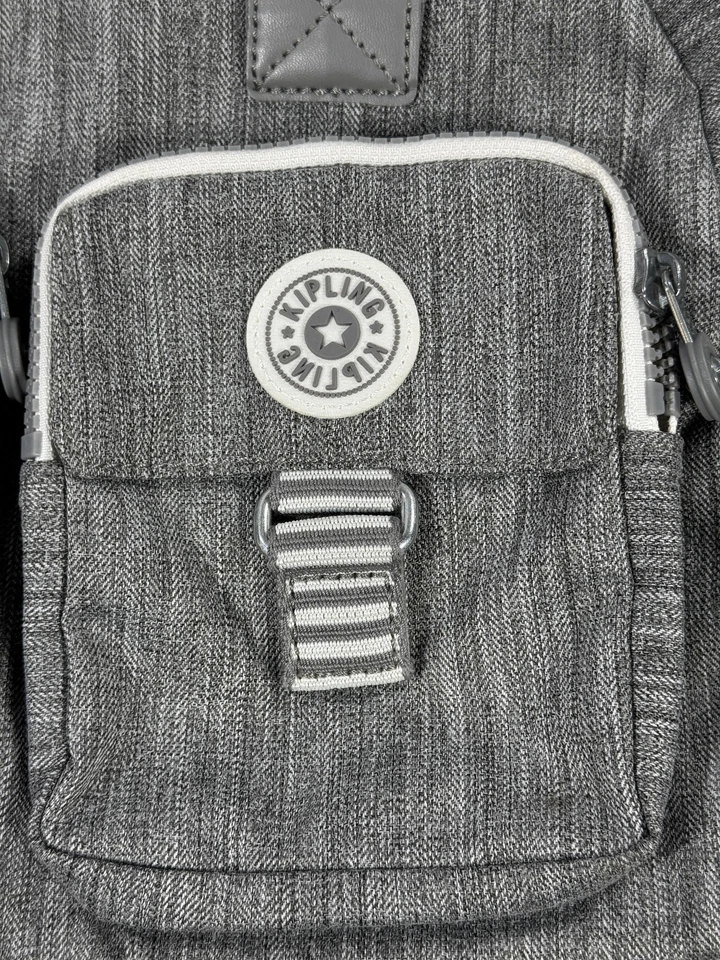 Bolsa de ombro Kipling feminina cinza derrota satchel tiracolo macaco chaveiro logotipo - Imagem 4 de 4