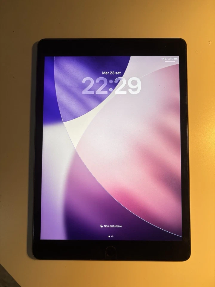 Apple iPad 10 · 128GB · Wi-Fi, foto 1 di 3