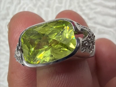 VINTAGE 18KT GE MARQUISE PERIDOT CUSION CUT MIT SEITLICHEN X’s KRISTALLEN RINGGRÖSSE 8 - Bild 1 von 4