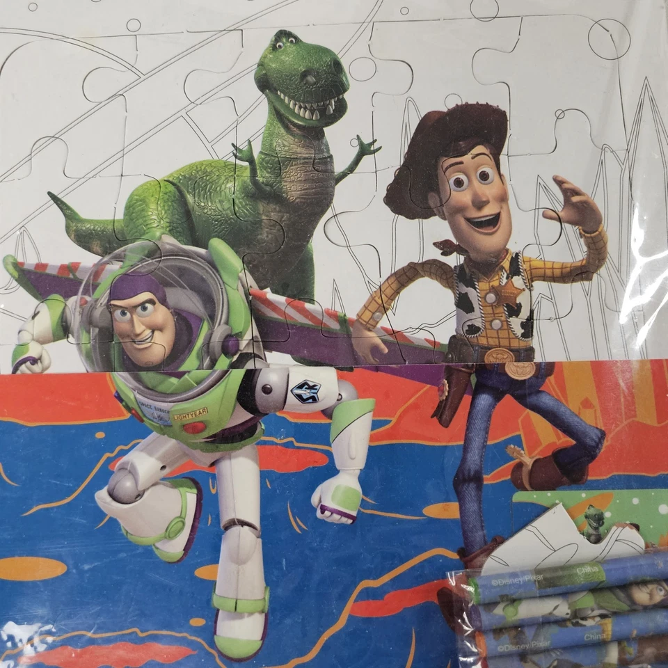 De colección Toy Story Colorea Tu Propio Puzzle Con 4 Crayones Disney Pixar SIN USAR LEER⬇ Foto 3 de 4