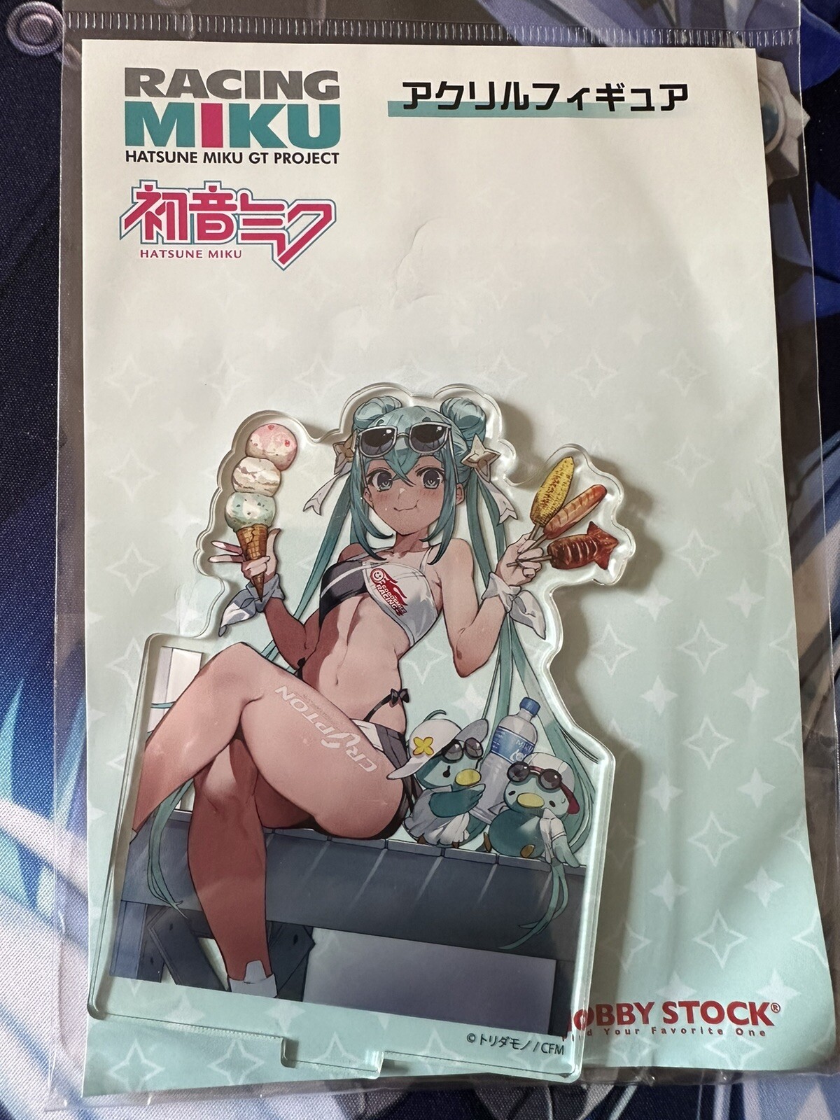 Soporte Acrílico Oficial Hatsune Miku Racing Miku 2023