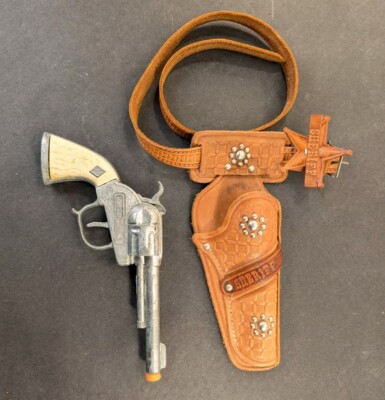 Leslie Halco Metal Cap Gun Cowboy Toy Vintage Sheriff Studded Leather Belt