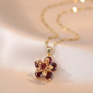 Authentic Shiny Zircon Flower Pendant Necklace Gold Plated Rotatable Choker Women