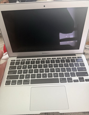 Apple MacBook Air 11'' MJVM2LL/A 2015 Intel Core i5 4GB 128GB SSD Silver Laptop