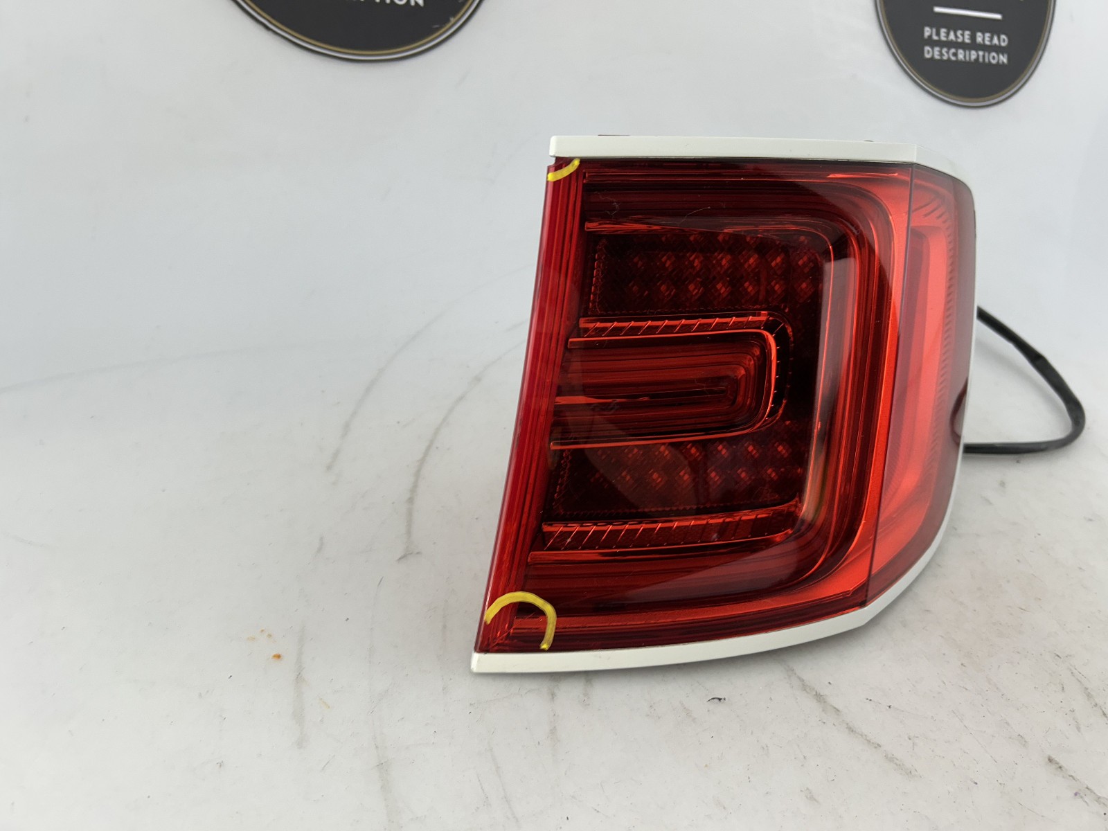 OEM|AS-IS| 2015 - 2019 Bentley Bentayga LED OUTER Tail Light (Right/Passenger)