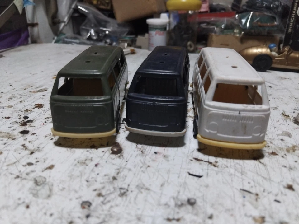 Grisoni lotto 3 furgoni Volkswagen T2 in plastica 1/60  - Immagine 4 di 4