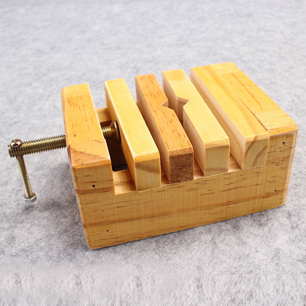 Angoily Wooden Vise For Seal Engraving – Rotatable Carving Bench Clamp, Ergonomic Handle, Compact
