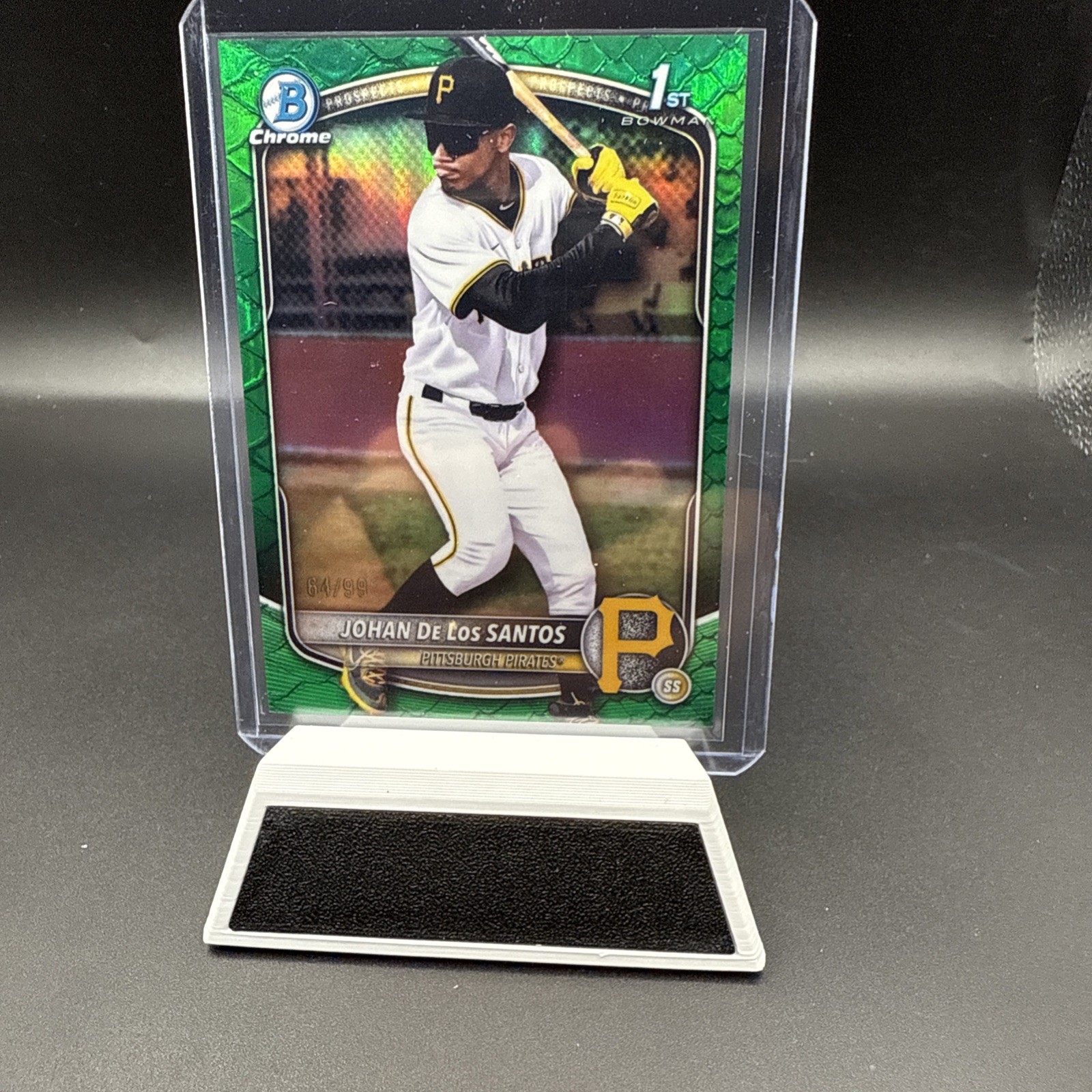 Johan De Los Santos 2025 Bowman Chrome Reptilian Green Refractor 1st RC /99