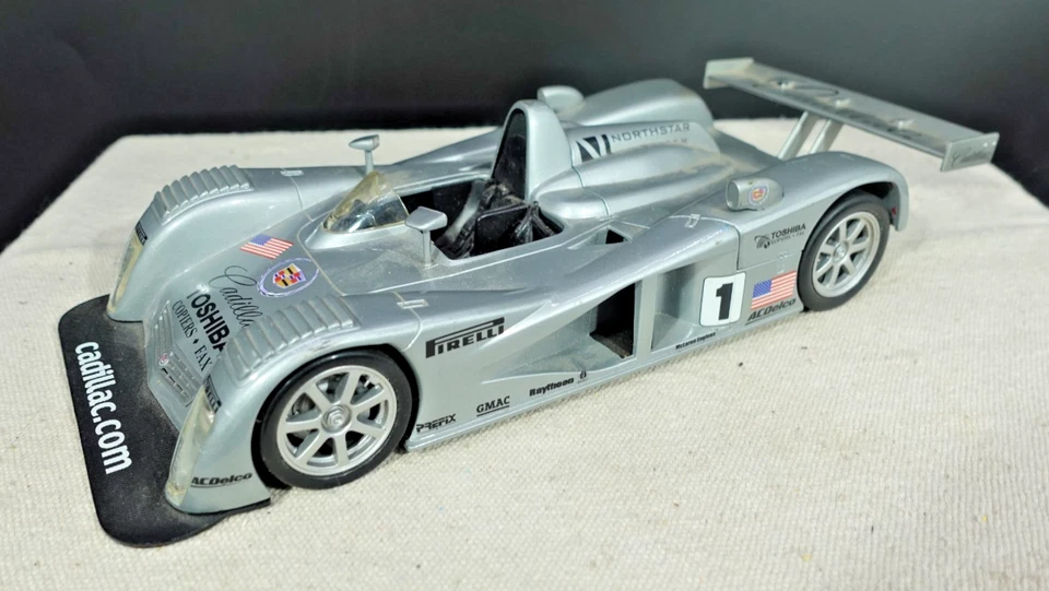 风火轮凯迪拉克 Northstar LMP 1/18 — 第 3/4 张图片