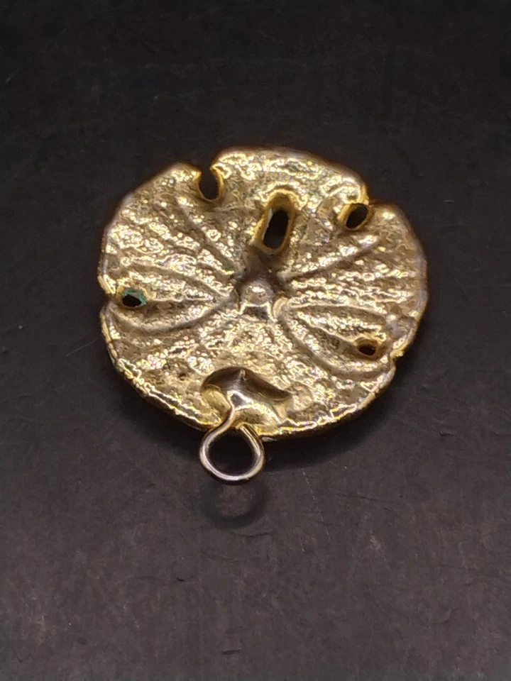 Dije colgante concha de dólar de arena real esmaltado y chapado en oro de 1,25" usado en excelente estado Foto 4 de 4