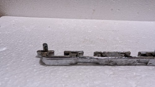 Insignia emblema guardabarros original Chevy Malibu 1971-72 usada - Imagen 7 de 9