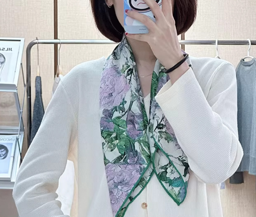 70% Cashmere 30% Silk Double-Sided Floral Print Square Wrap Shawl 64x64cm