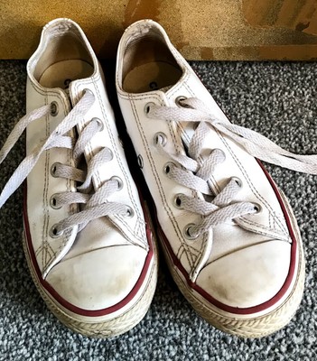 red converse mens outfit