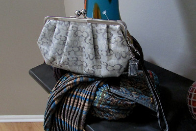 Coach Optic Signature Kisslock Pouch