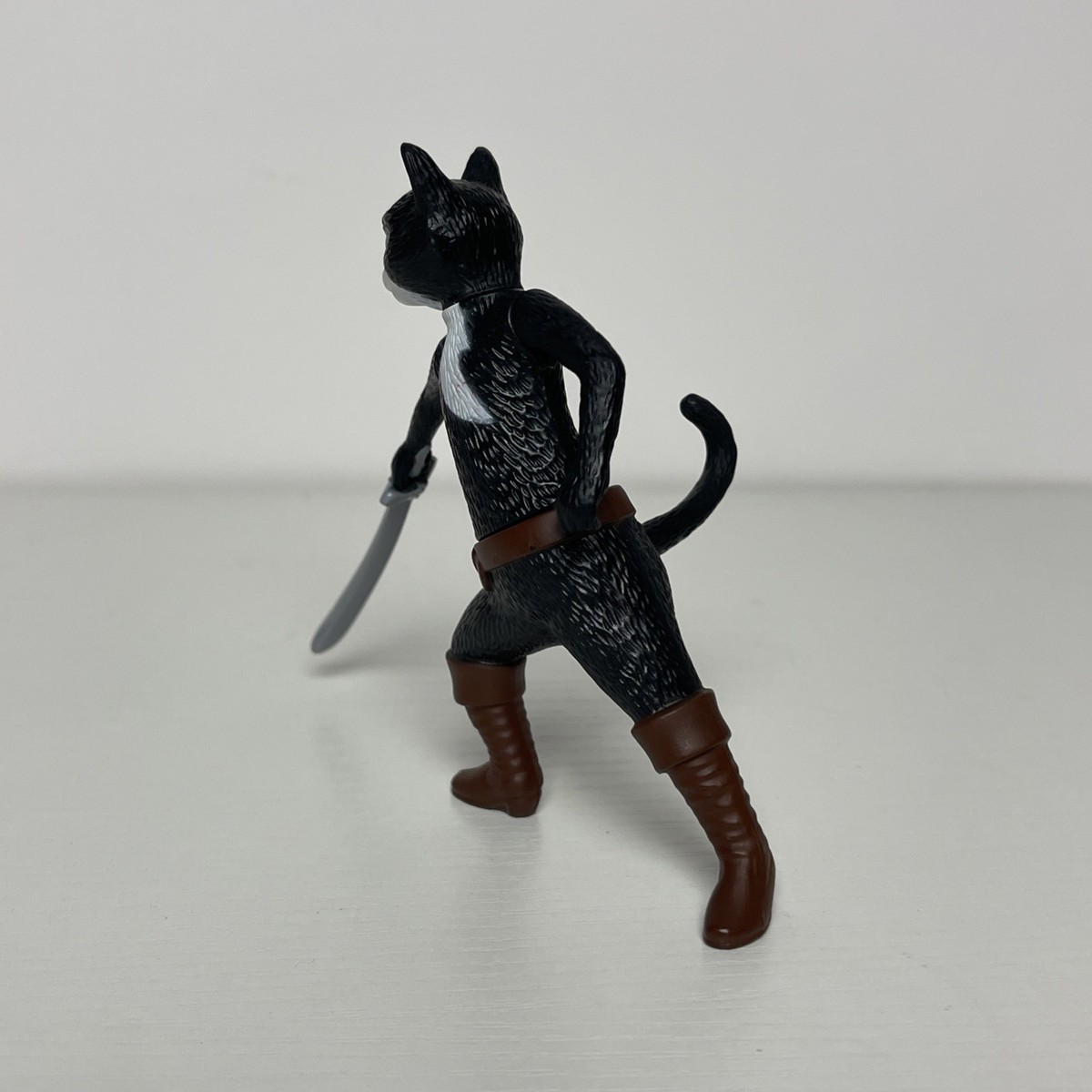 2011 McDonald's Happy Meal Puss in Boots #2 KITTY SOFTPAWS WITH