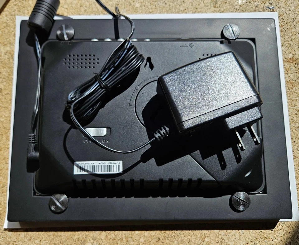 HP DF780a4-18 7" Black Wood Digital Picture Frame With Interchangeable Matters - Image 4 of 4