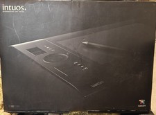 Wacom Intuos 4 Professional Graphics Tablet w/ Grip Pen, Nibs, USB and Mouse