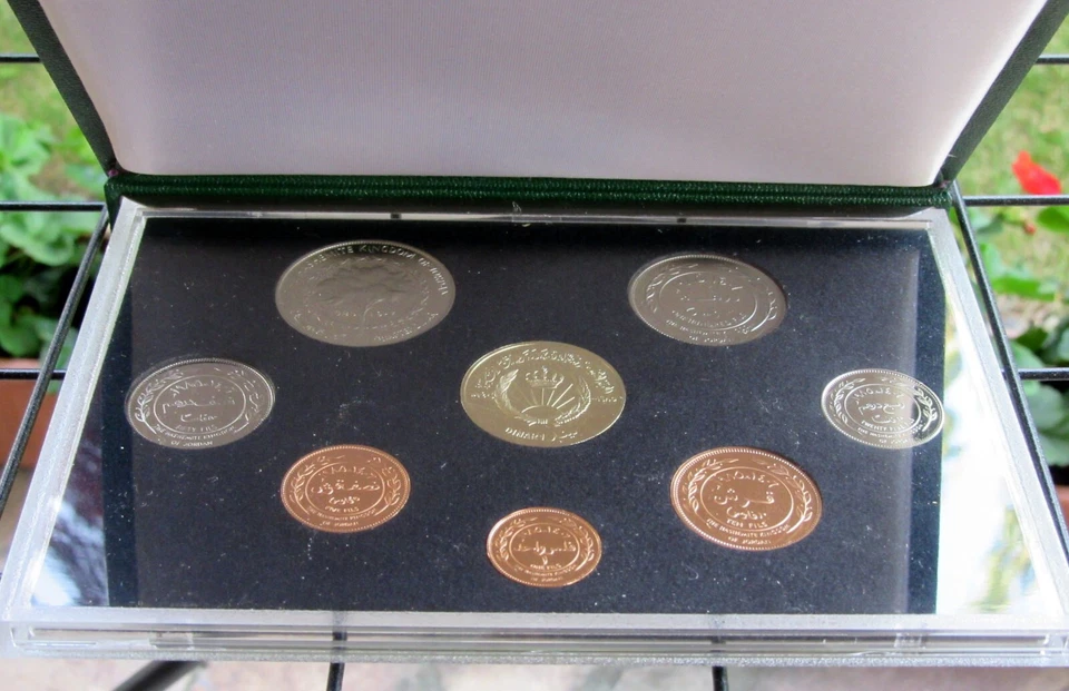 JORDAN AH 1406 - 1985 8 COINS OFFICIAL BANK SET King Hussein 50th Birthday PROOF - Image 2 of 4