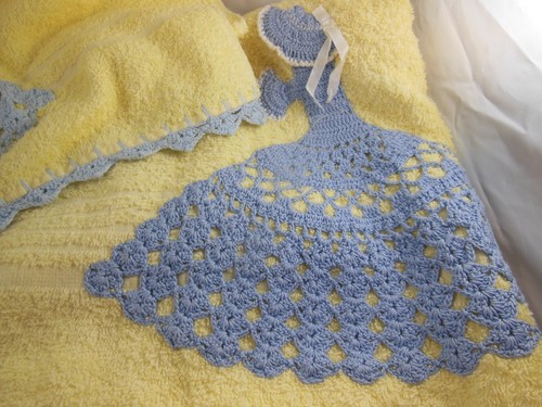 Vintage Terry Cloth Bath Towels Yellow and blue Girl in dress Crocheted - Picture 3 of 4