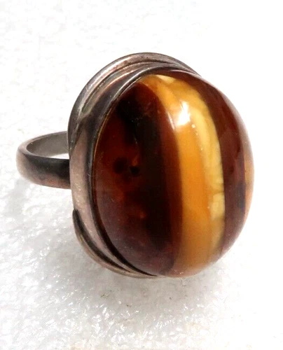VINTAGE GORGEOUS STERLING SILVER BALTIC AMBER "SKUNK" RING ~ SIZE:  8.5