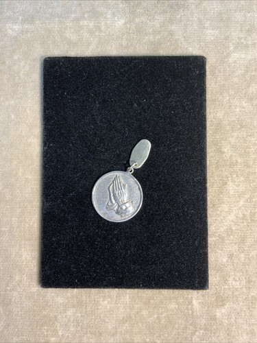 Sterling Silver Christian Praying Hands Serenity Prayer Medal / Pendant - Bild 1 von 14