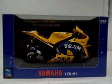 New Ray Yamaha YZR-M1 Rider: Valentino Rossi 2006 1:12 Diecast 
