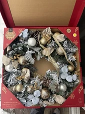 Member’s Mark 32” Pre-Lit Decorated Christmas Wreath Gold Silver Flocked LED