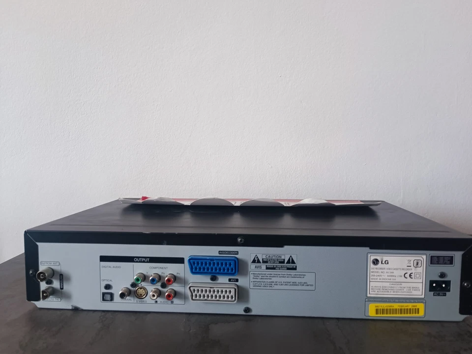 LG RC388/Bitalk– Lettore/Registratore Combinato DVD VHS – Hi-Fi Stereo –... - Immagine 4 di 4