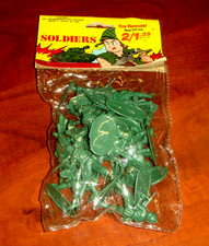 Vintage SEALED Bag of TOY SOLDIERS circa 1962 Army Men plastic Infantry figures