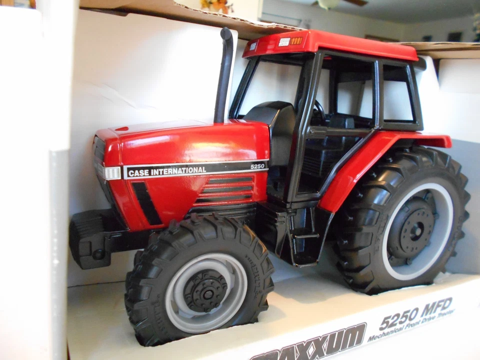 Vintage 1994 Ertl 1:16 Case International Maxxum 5250 MFD Tractor, #676DO, NIB - Image 3 of 4