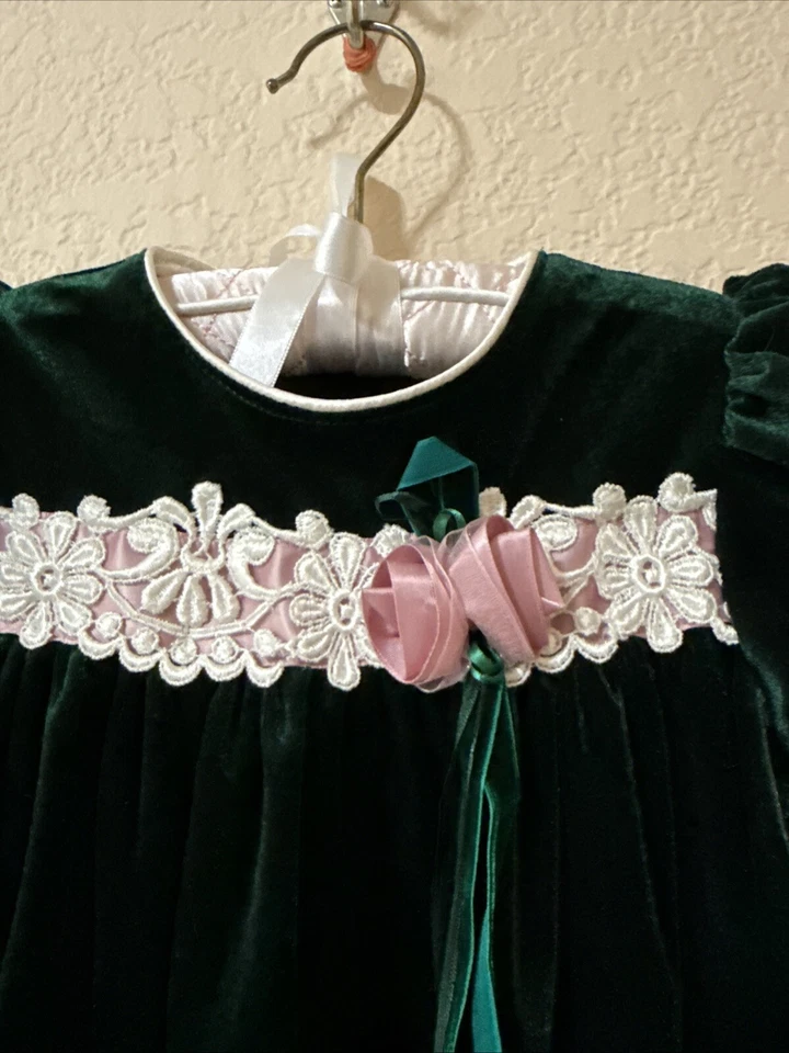 Vestido feminino manga curta veludo verde floresta escura edições raras tamanho 3T acabamento em renda - Imagem 2 de 4