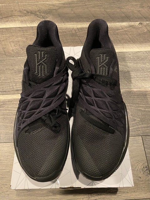 kyrie low 1 triple black