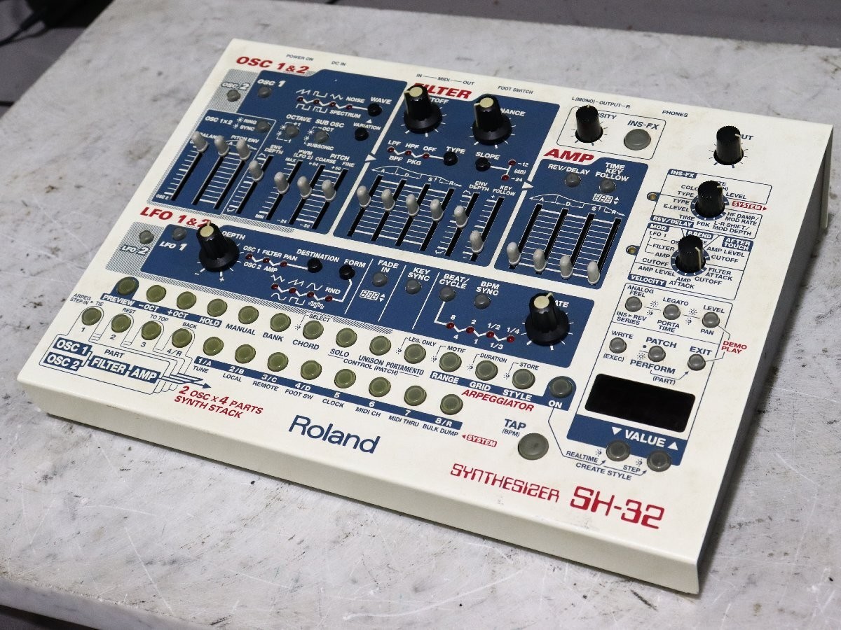 Roland SH-32 Synthesizer 4-part multitimbral desktop synth module