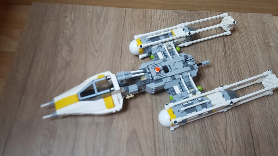 LEGO Star Wars 7658 Y-wing Fighter, photo 2 sur 2
