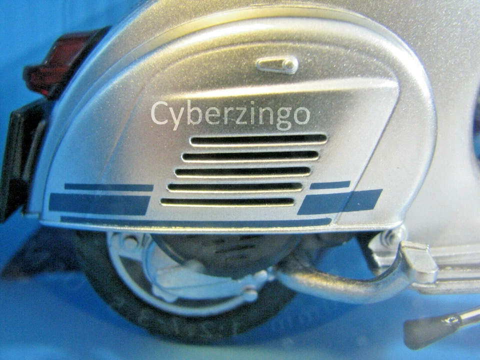 Vespa 125 ET3 Primavera 1/12 Scale Silver Diecast Scooter Model NewRay - Image 2 of 4