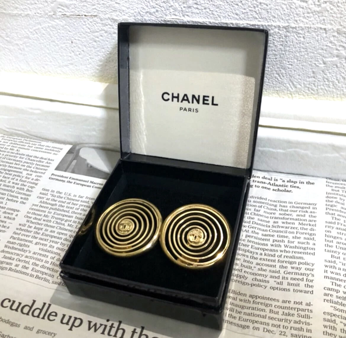 Chanel Logo Coco Spiral Decoration Round Earrings Gold Plate 26 Vintage