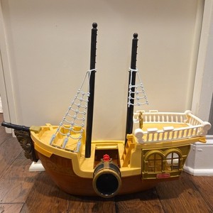 Ancien Bateau Pirate Fisher Price De 1994 – Jouet Vintage Univers Des Pirates, Figurines Incluses