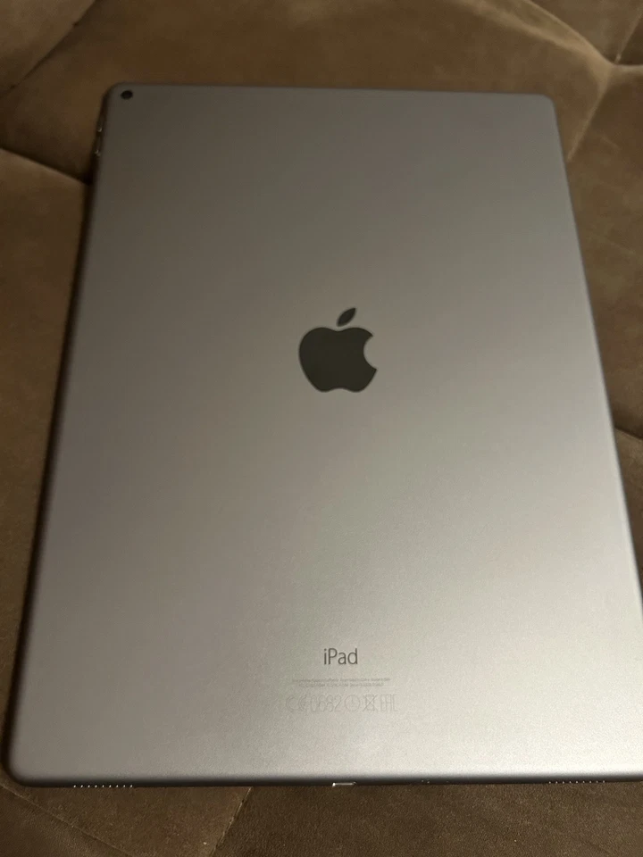 Apple iPad Pro 1. Gen 32GB, Wi-Fi, 12,9 Zoll - Space Grau - Bild 3 von 4