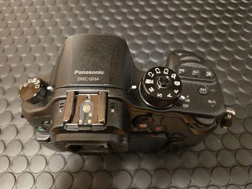 USED Panasonic Lumix DMC-GH4 Body 16MP 4K Digital Camera Black  With Tracking - Image 3 of 4