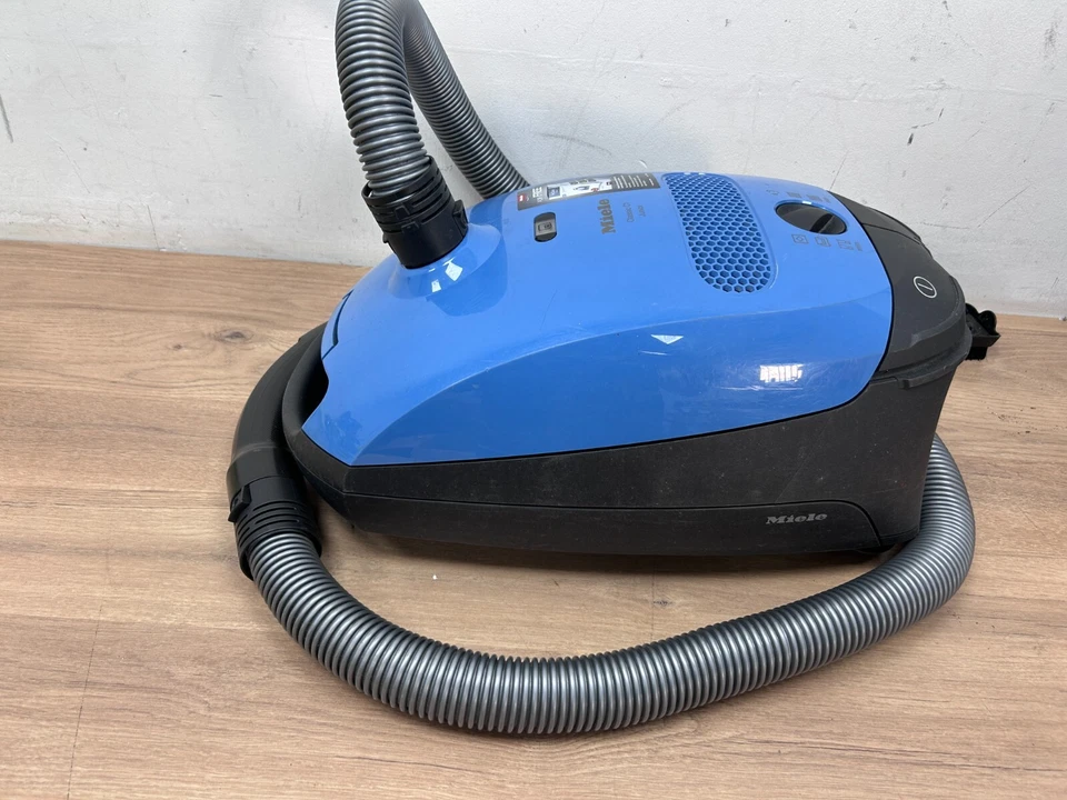 MIELE SBAF5 JUNIOR CYLINDER VACUUM CLEANER- Not working - Image 2 of 4