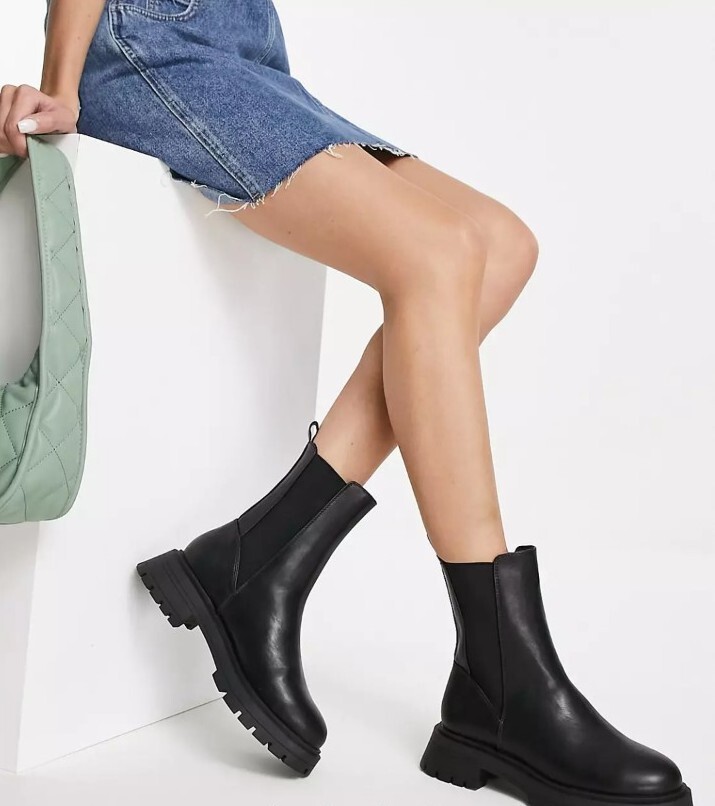 Brand NEW ASOS DESIGN Alfie chunky Chelsea boots Mid Heel Ankle Boot  Size 9W