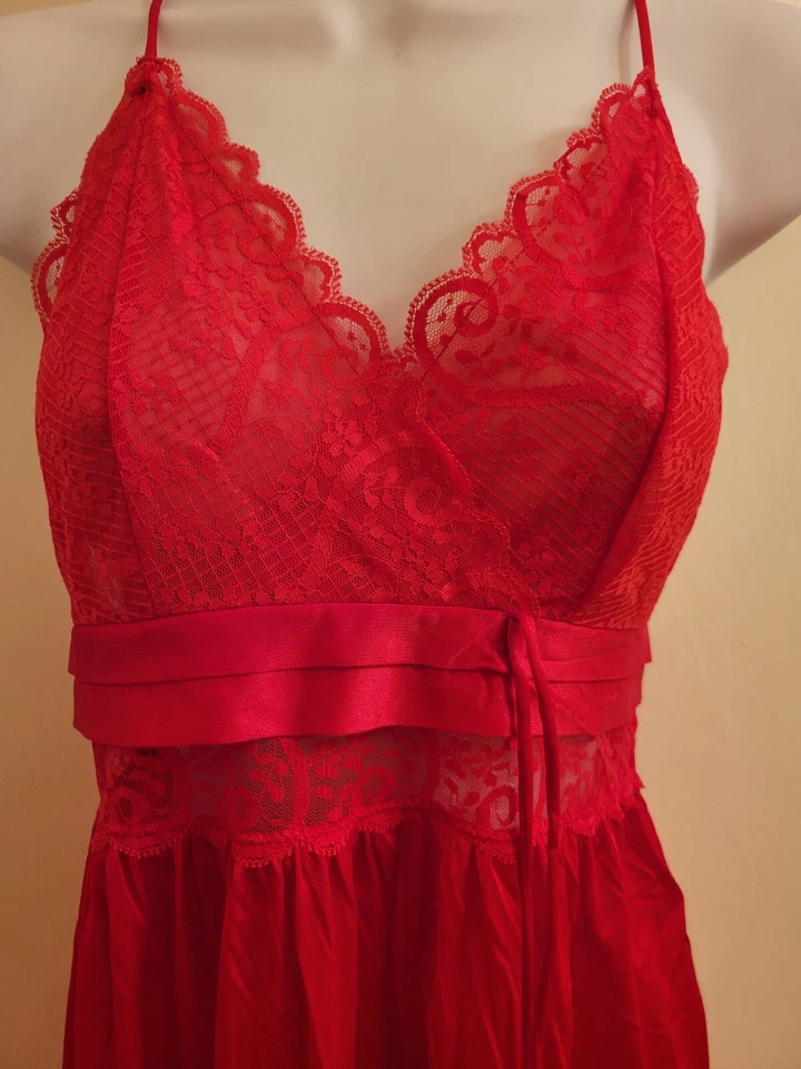 VINTAGE GILEAD MAXI PEIGNOR RED NIGHTGOWN ROBE 2 PC SET SATIN LACE MEDIUM LARGE - Image 3 of 4