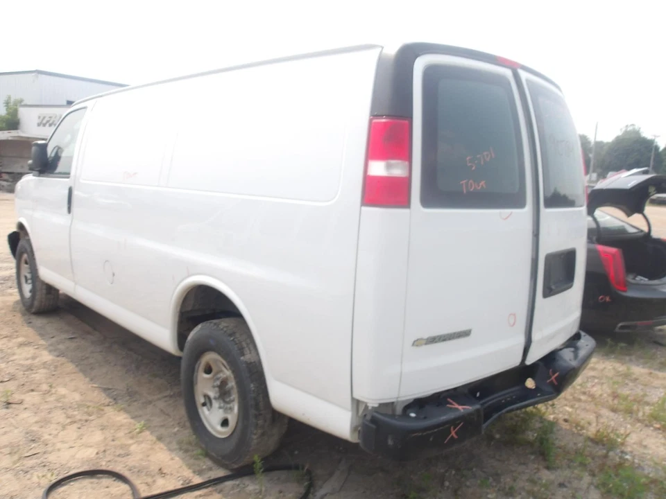 Used Rear Axle Assembly Rear fits: 2020 Chevrolet Express 3500 van Rear Grade B - Image 3 of 4