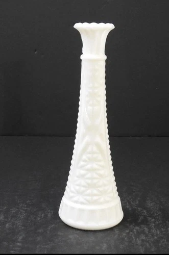 VINTAGE ANCHOR HOCKING WHITE MILK GLASS STARS & BARS PATTERN FLOWER BUD VASE 9"