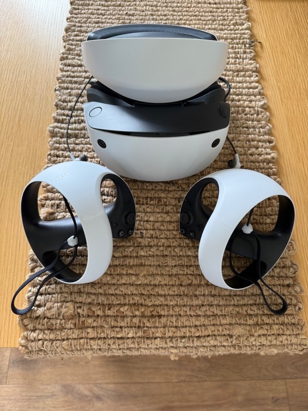 Sony PlayStation VR2 Headset & Controllers - White - Hardy Used