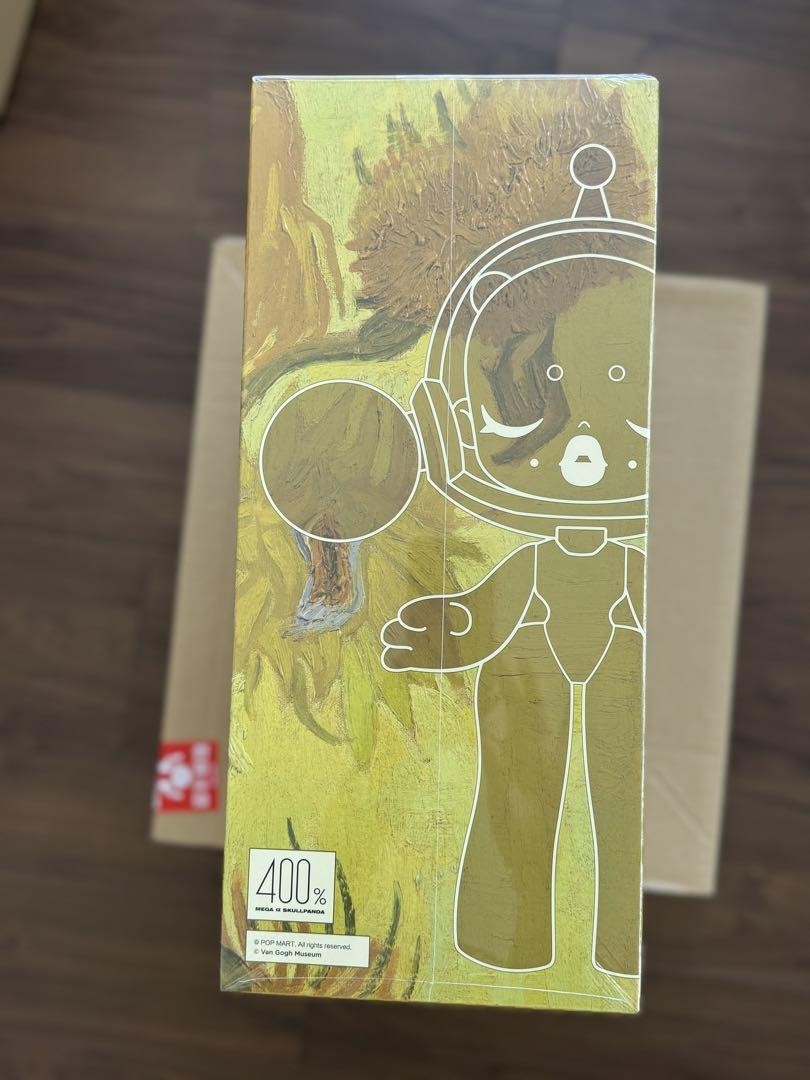 POP MART MEGA α SKULLPANDA 400% Van Gogh Museum Sunflowers