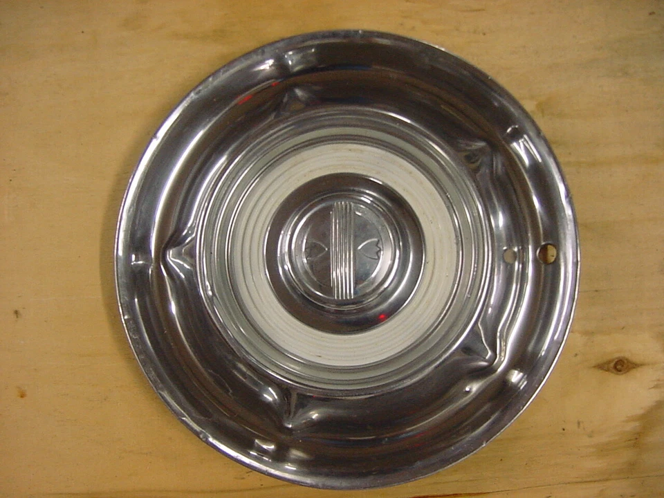 1958 Oldsmobile 14" hubcap Jetstar 88 98 Dynamic White paint - Image 2 of 4
