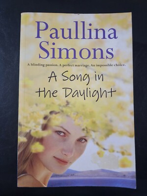 A Song In The Daylight by Paullina Simons - Paperback